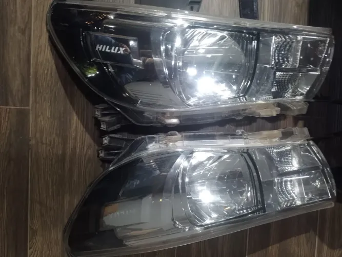 Vende - se para-choque da Hilux dianteiro completo