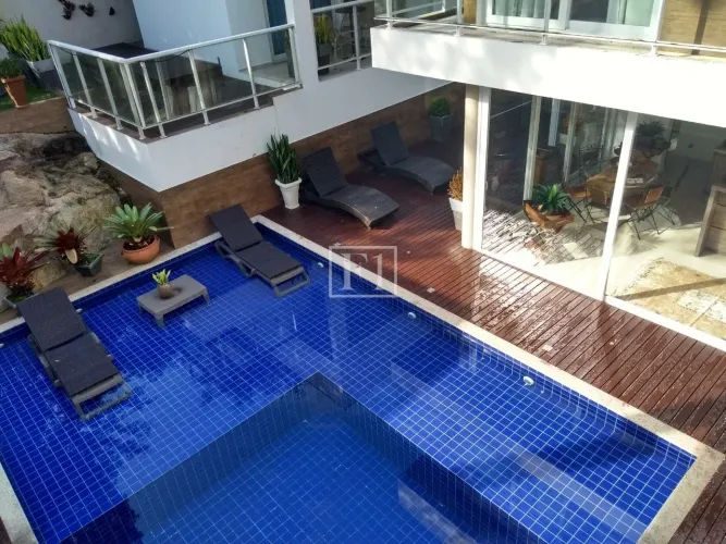Casa de 6 dormitórios para alugar no Itacorubi