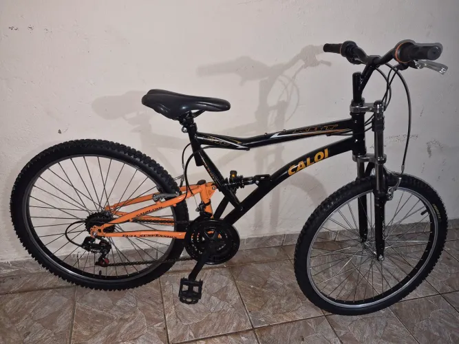 Bicicleta aro 26 suspensão dianteira e traseira 