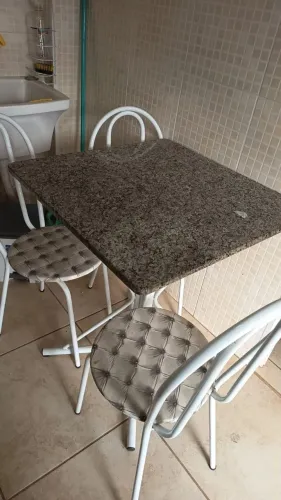 Mesa de Pedra Granito Para Cozinha com 4 Cadeiras