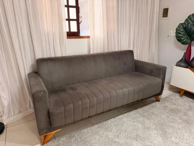 Sofá moderno três lugares