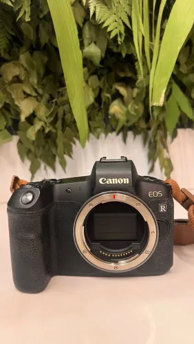Canon EOS R