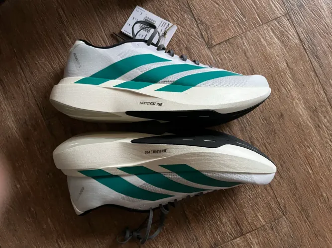 TÊNIS ADIDAS EVO SL BRANCO E VERDE TAM 43