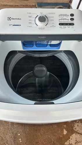 Máquina de lavar Electrolux seminova de 17kg não tem defeito, não tem detalhes impecável