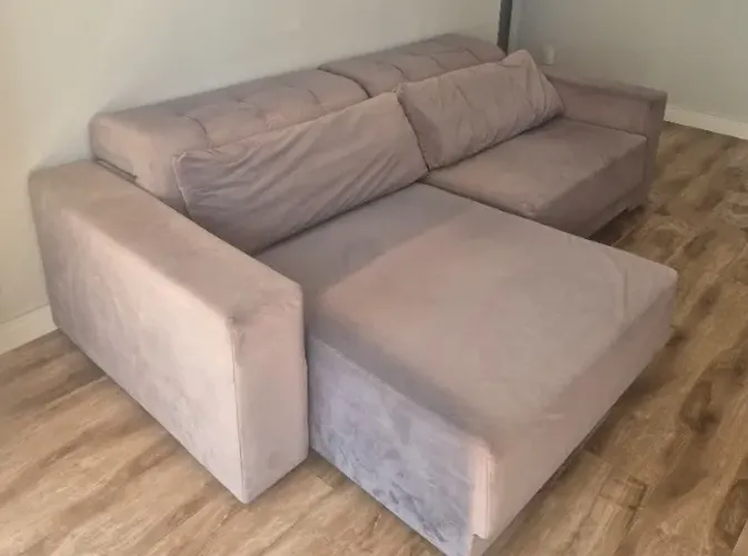 Sofá cinza grafite retratil e aconchegante