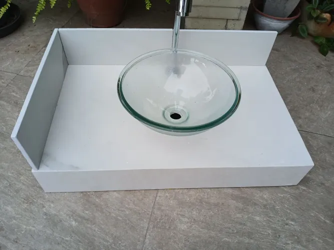Lavatório de porcelanato 67x40