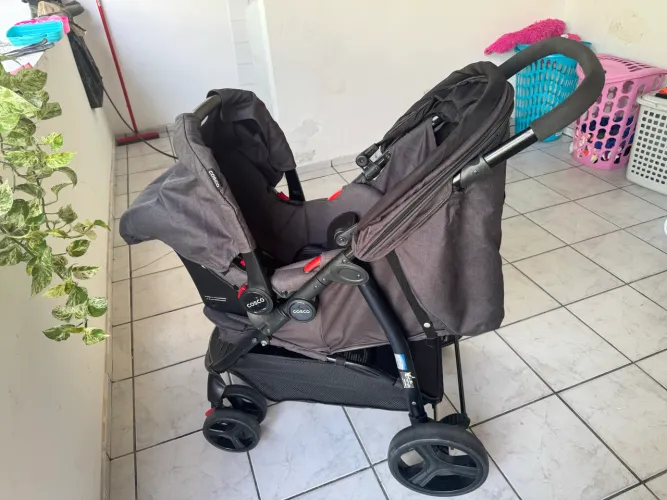 Carrinho de bebê e bebê conforto 