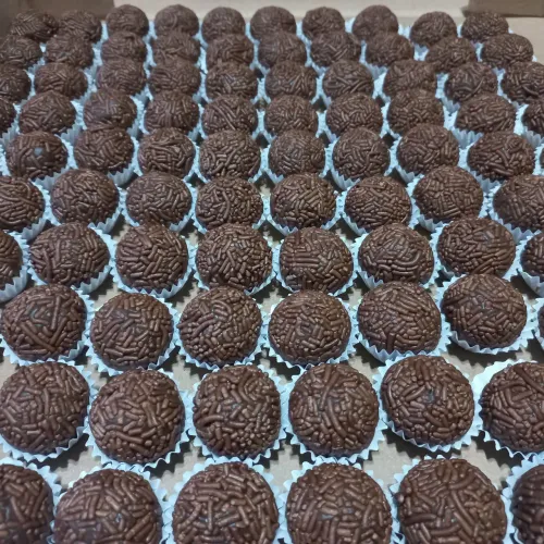 Docinhos brigadeiro,beijinho,ninho c/nutella,bicho de pé etc