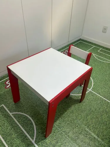 CONJUNTO INFANTIL DE MESA E CADEIRA