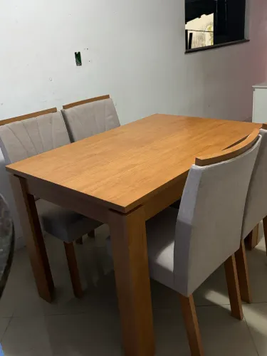 Mesa nova sem marcas de uso 