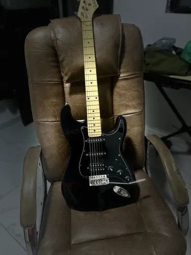 Guitarra Stratocaster Black