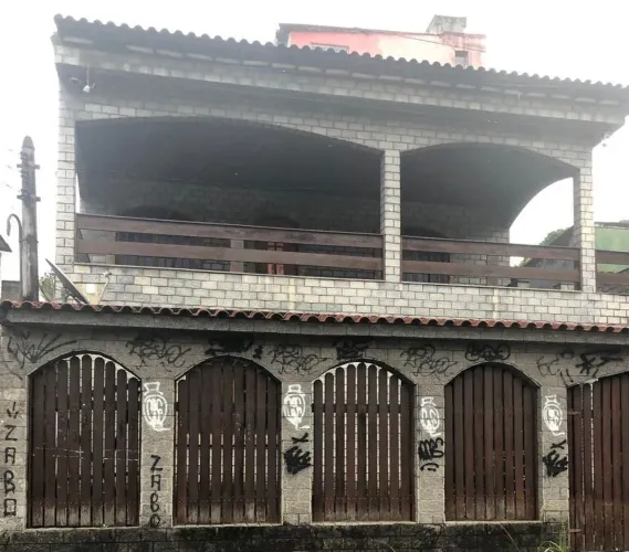 CASA COM 2 PAVIMENTOS A VENDA EM MURIQUI