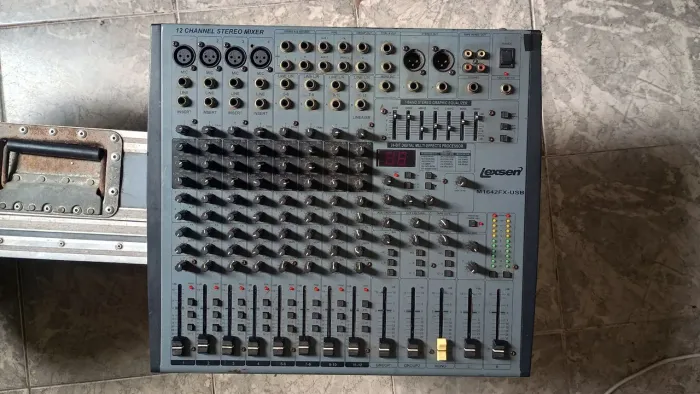 Mesa de som Lexsen 12