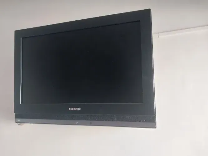 TV SEMP TOSHIBA COM SUPORTE DE PAREDE