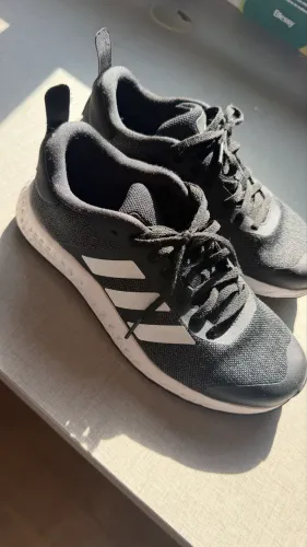 Tênis Adidas