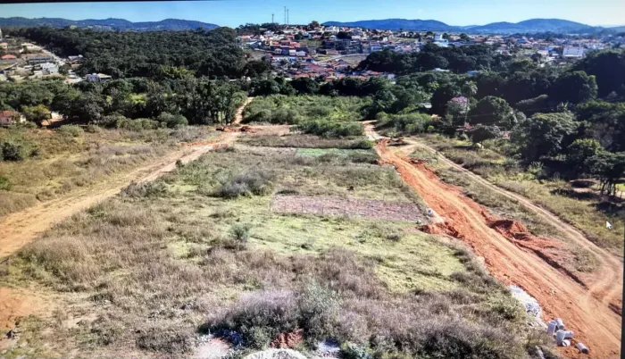 Imóvel para venda possui 300 metros quadrados em Florestal - Florestal - MG