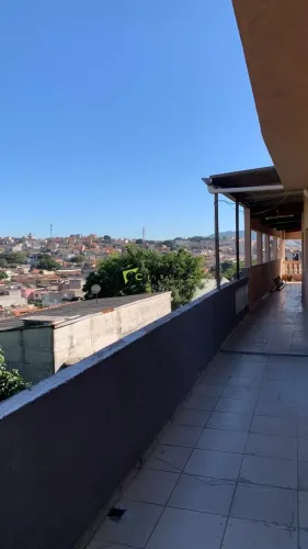 Casa Sobreposta para Locação 35 m², Vista Livre e Vaga de Garagem
