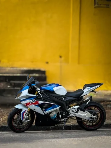 Vendo S1000rr 2018 tricolor, a mais nova da Bahia