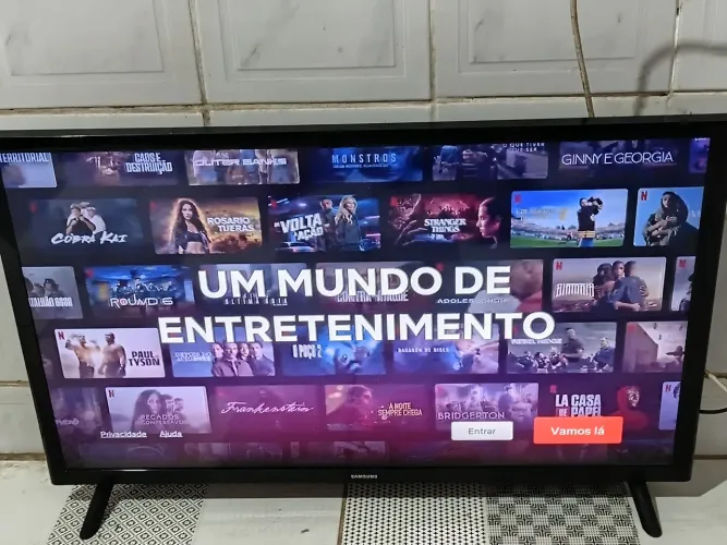 desapego de uma tv Samsung smart 32j4300