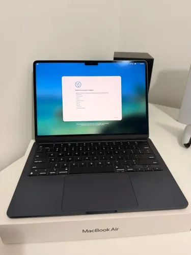 MacBook Air M2 (16GB RAM / 256GB) - Impecável / Na Caixa Original