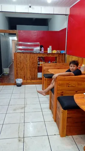 Vendo jogo mesa cadeira balcão para loja