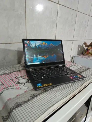 Notebook/tablet positivo duo com 4gb memória teclado ok, bat dura até 7hs, carregador.