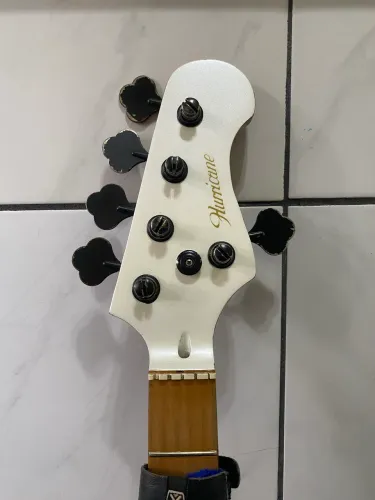 Jaz bass hurricane