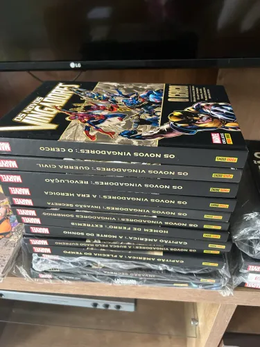 MARVEL DELUXE - VÁRIAS EDIÇÕES-A PARTIR DE R$75,00.