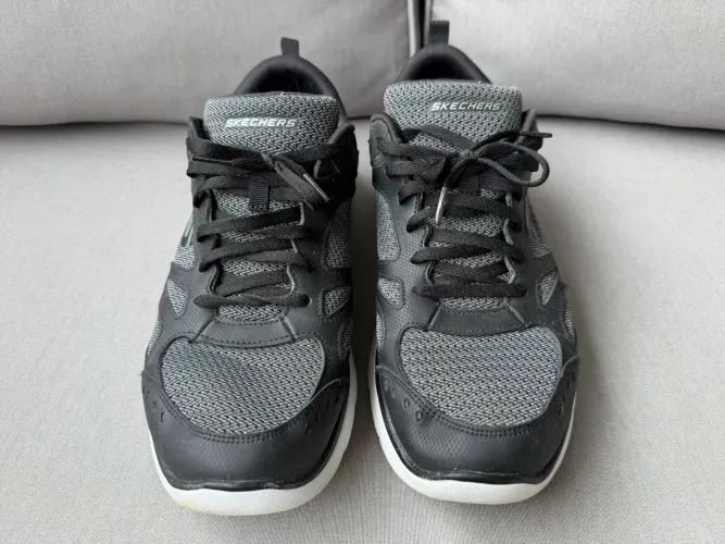 Vendo tenis Skechers tamanho 44