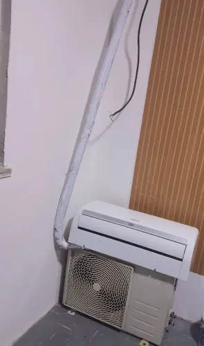 Vendo ar-condicionado gelando perfeitamente! Obs: limpeza em dias!