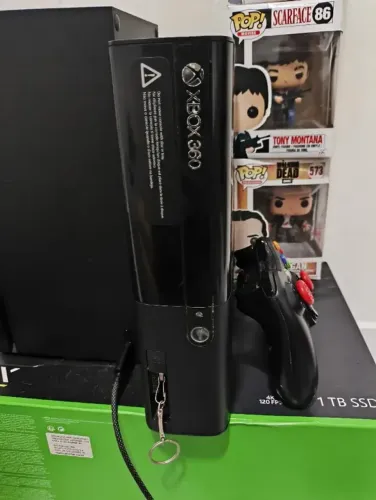 Xbox 360 Super slim desbloqueado