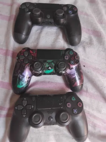 3 controle de ps4 originais. 150 se choro