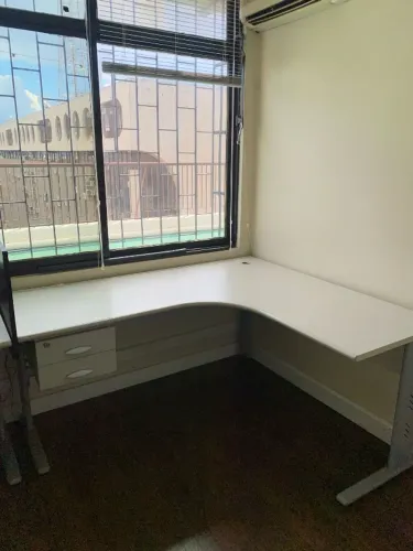 Mesa de Escritório em L (1,40m x 1,60m) - Perfeito Estado
