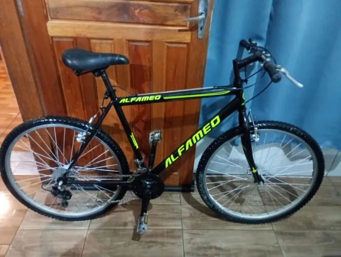 Bicicleta aro 26 com marchas 