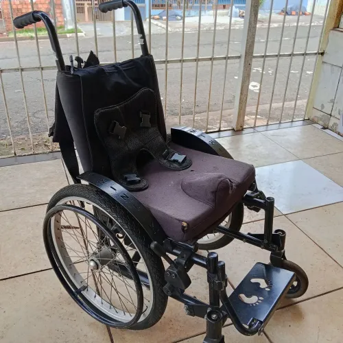 Cadeira de rodas infantil