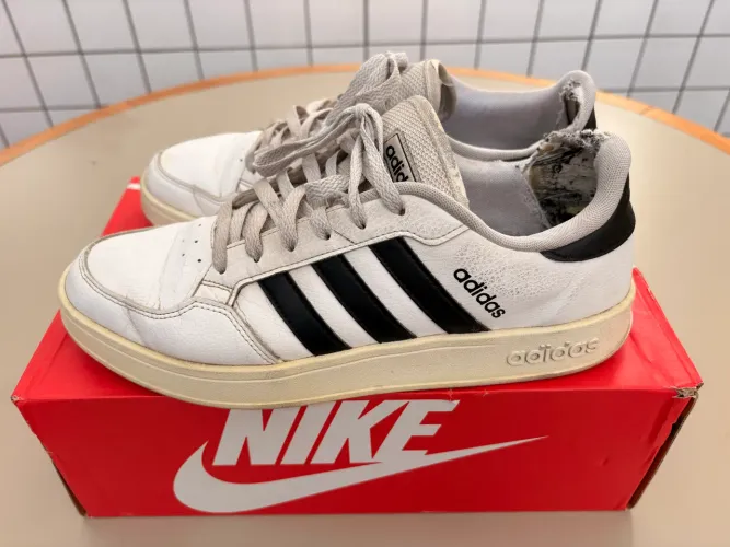 Tênis adidas breaknet