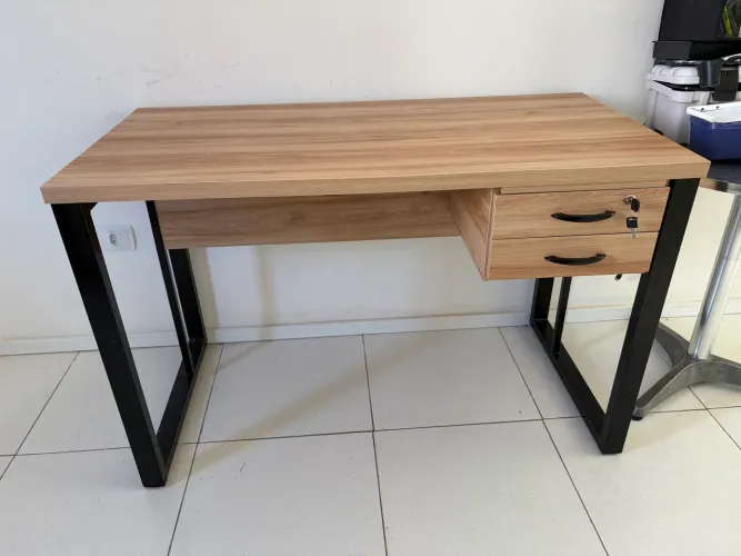 Mesa de escritório/escrivaninha