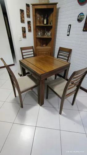 Conjunto de Jantar em Madeira Maciça