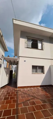 Casa Sobrado para locação ou venda, 3 dormitorios, 2 vagas na Vila Madalena com 279m²