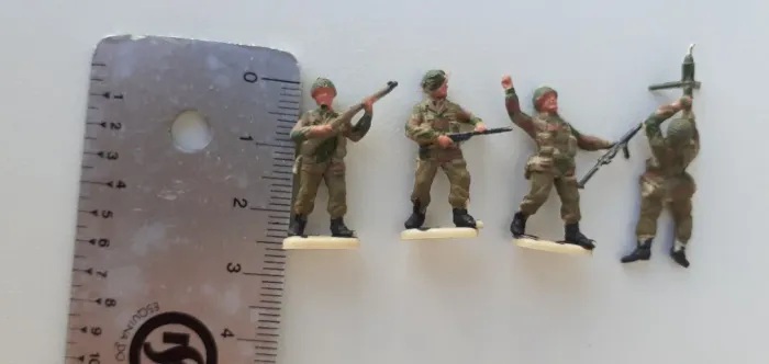50 soldados Guerra anos 70 Esc:1/72