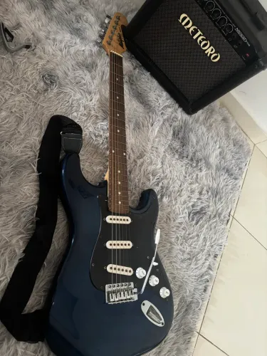 Guitarra Memphis MG22 + Amplificador Meteoro Nitrous Drive