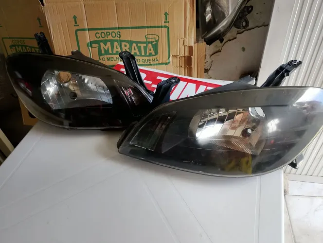 Vendo este par de farol do celta Máscara Negra ou prisma celta