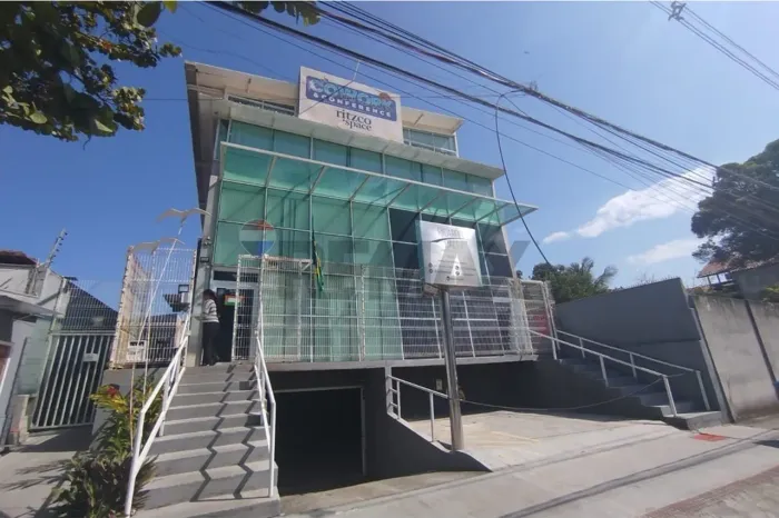 Sala Comercial com aproximadamente 135m², para locação na Enseada do Suá a poucos passos d