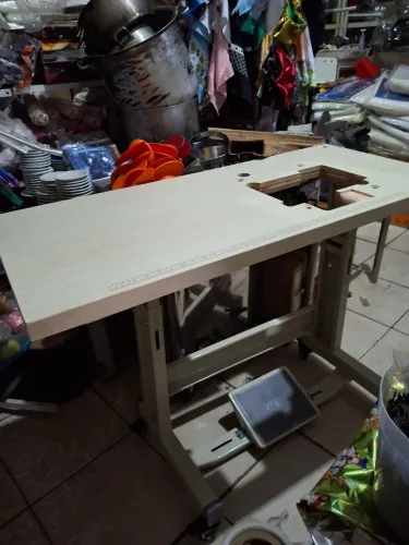 MESA PARA MÁQUINA DE COSTURA OVERLOK ZOJE INDUSTRIAL