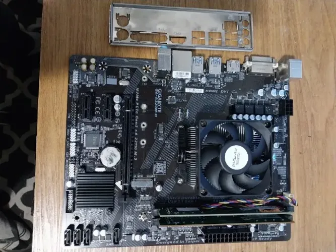 Kit Placa Mãe Gigabyte Ga-a320m-h-AM4+ Athlon 3000g + 8 Gb Memoria
