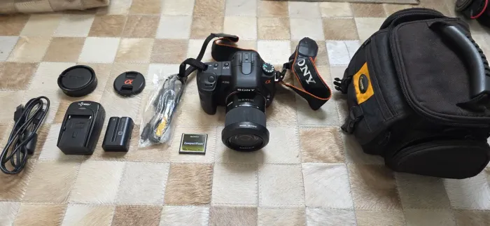 Câmera DSLR Sony Alpha 200 com lente 18-70