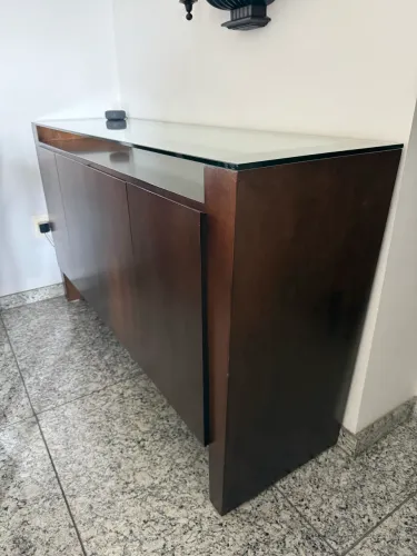 Buffet / Aparador em madeira com tampo de vidro