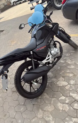 Vende-se moto zera só 250km rodado
