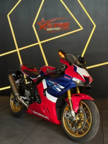 HONDA CBR 1000RR-R FIREBLADE SP 2023 IPVA PAGO APENAS 3.750km