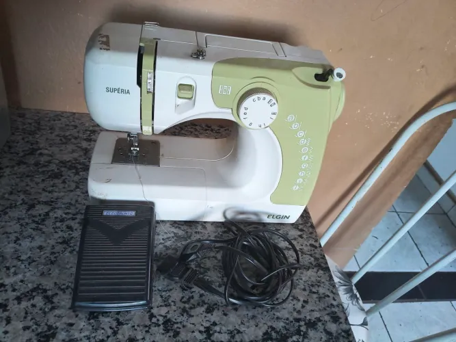 Máquina de custura
